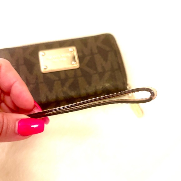 Michel Kors Wallet - Picture 4 of 6